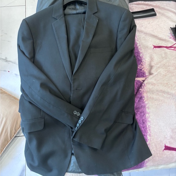 suit - Picture 4 of 4